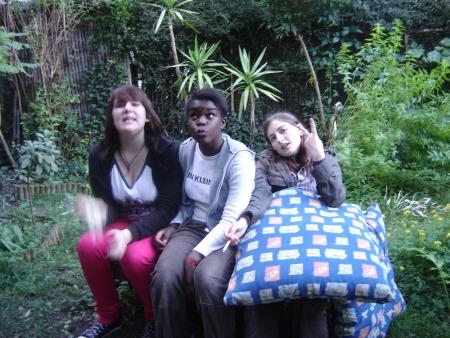 lola, marie et moi à la fete de sarah avant les vacances